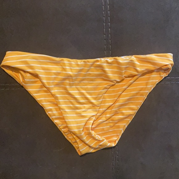 Bikini - Picture 3 of 3